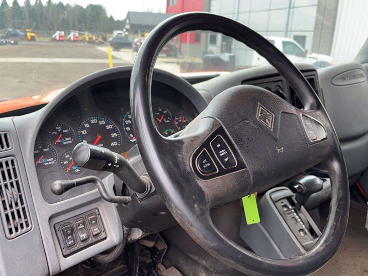 2004-international-7400-image-37