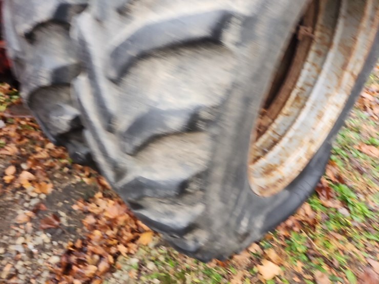 1976-ih-1066-diesel-tractor-image-6