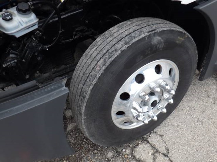 2022-freightliner-cascadia-126-image-27