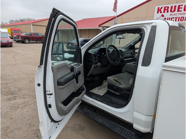 2018-ford-f350-image-15