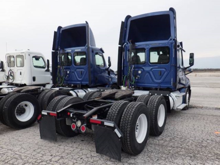 freightliner-cascadia-126-image-9