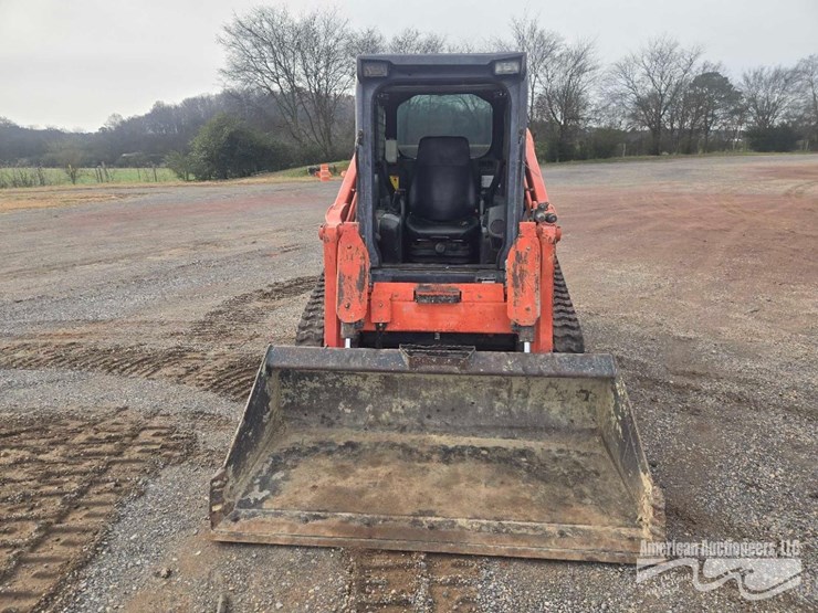kubota-svl-75-2-skid-steer-image-2