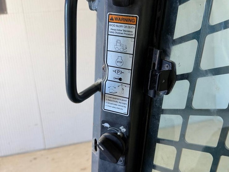 2015-gehl-v270-image-21