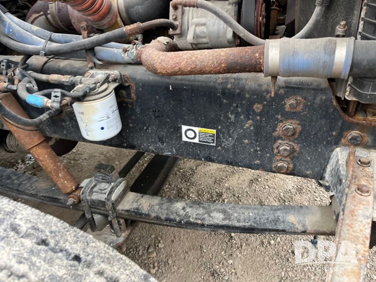 2001-peterbilt-330-image-59