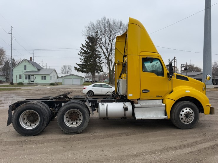 2019-kenworth-t880-image-24