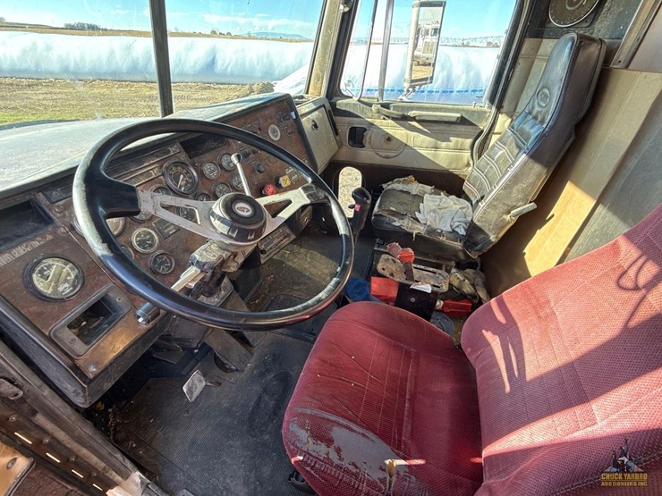 1988-peterbilt-377-image-16