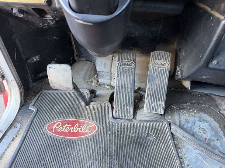 2004-peterbilt-357-image-80