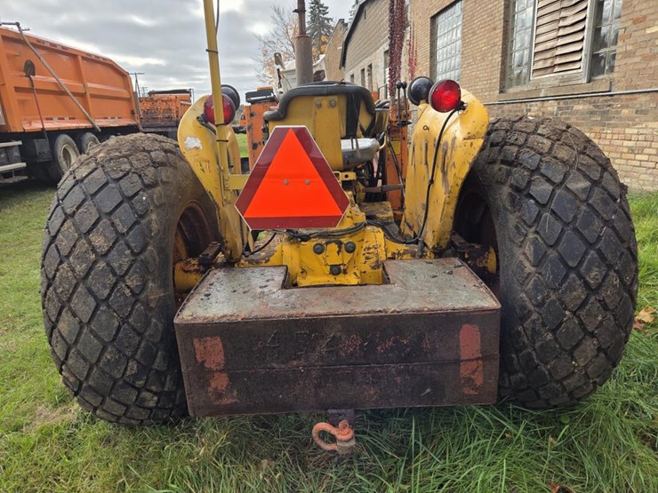 john-deere-300-image-4