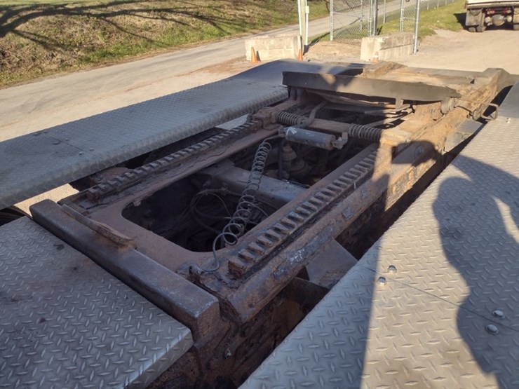 peterbilt-388-image-36