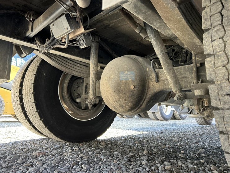 2017-peterbilt-337-image-68