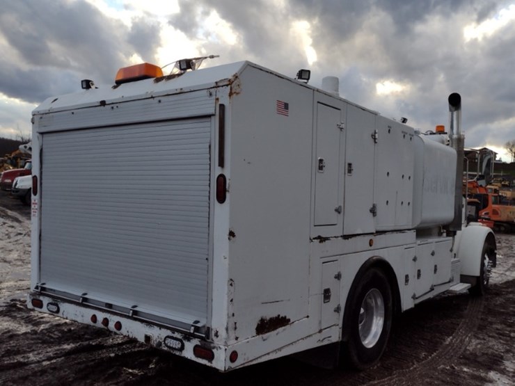 peterbilt-365-image-47