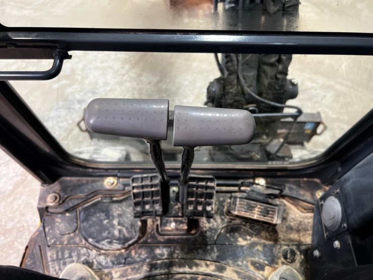 2019-deere-26g-image-32