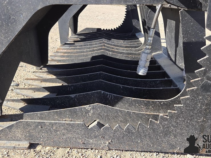 80"-rock/brush-grapple-image-10