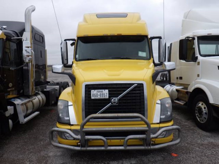 2017-volvo-vnl780-image-2