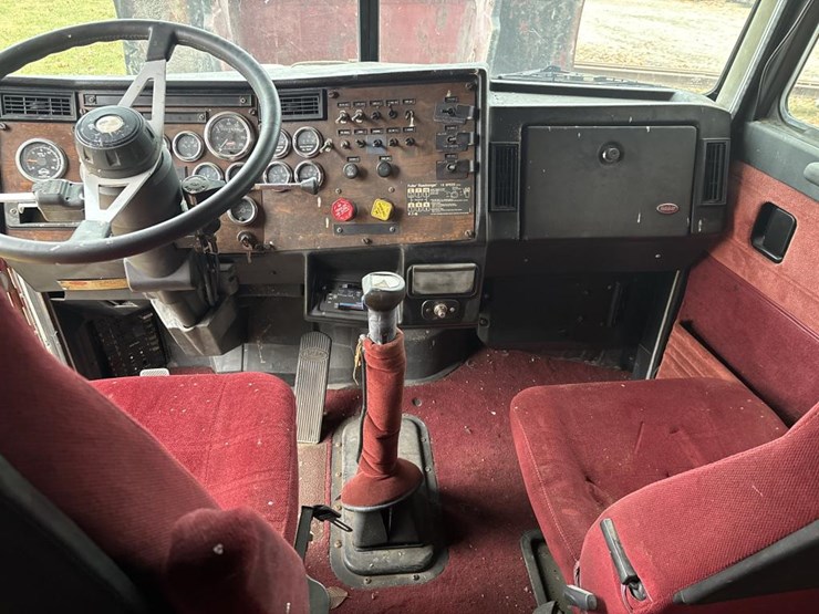 1988-peterbilt-377-image-42