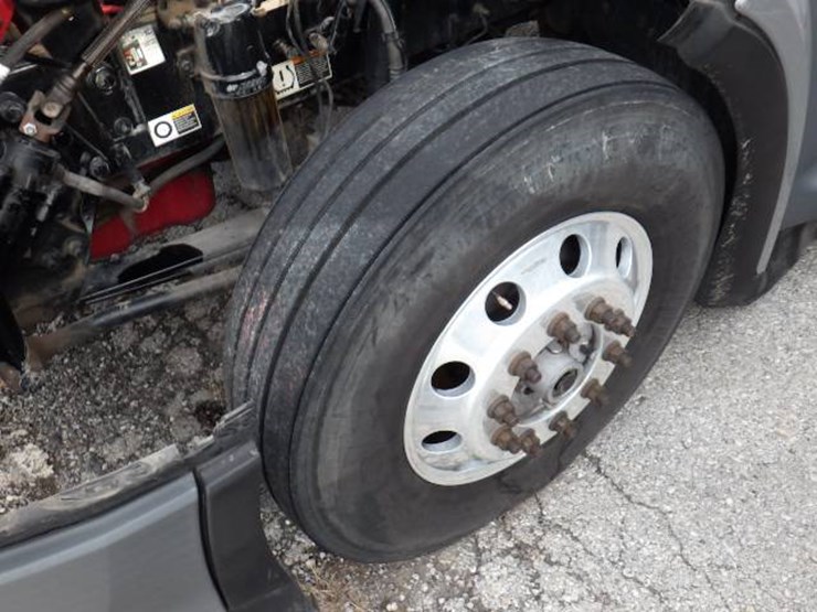 peterbilt-579-image-31