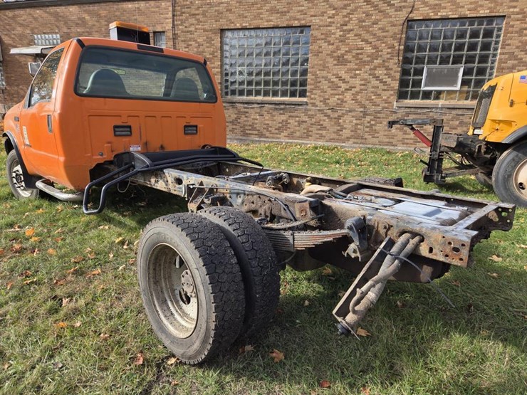 ford-f550-xl-image-3