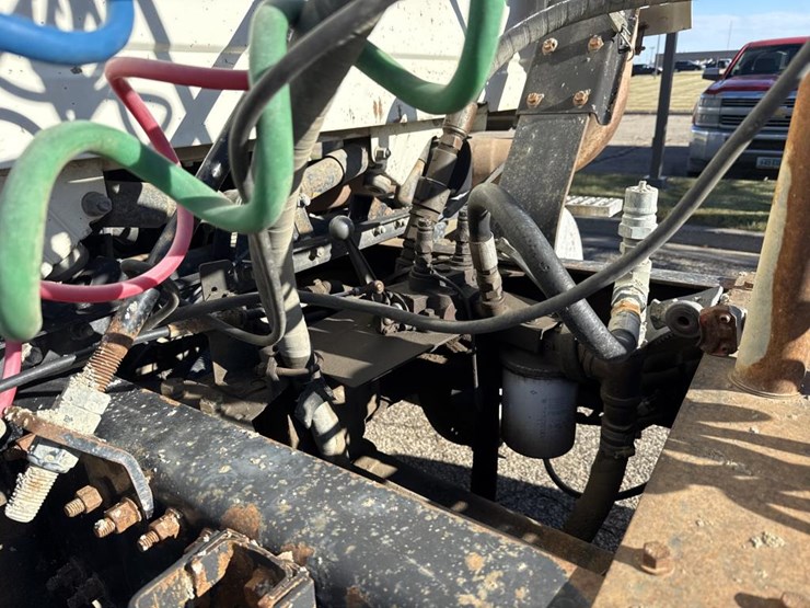 #1994-•-1999-volvo-day-cab-truck-tractor-image-30