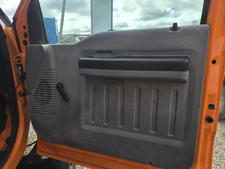 2015-ford-f650-image-33