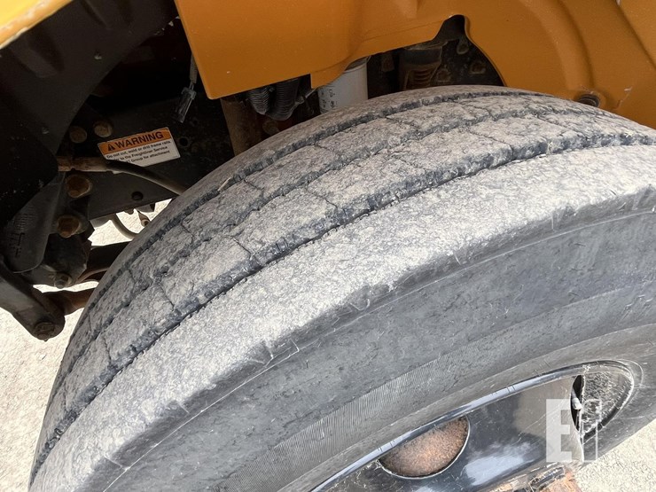 2015-thomas-saf-t-liner-c2-image-12