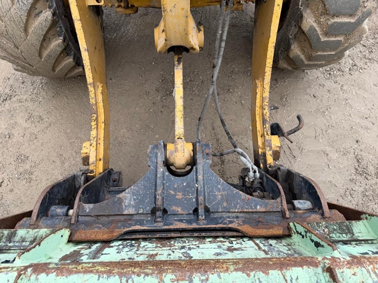 2015-caterpillar-908h2-image-10