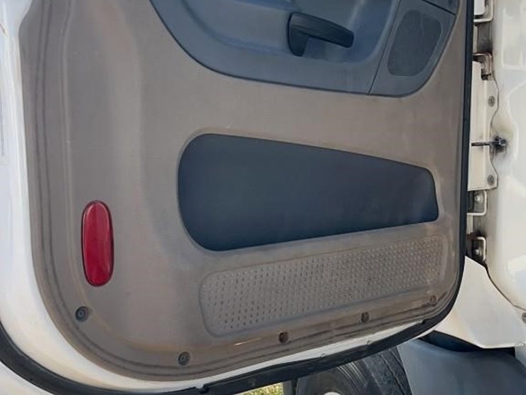 2016-freightliner-cascadia-125-image-13