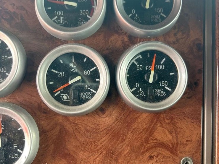 peterbilt-384-image-47