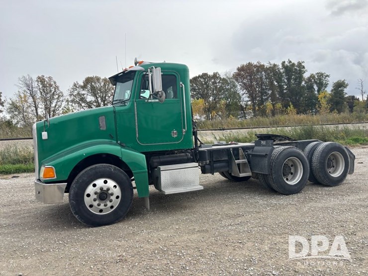 peterbilt-385-image-8