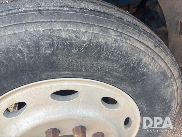 peterbilt-377-image-19