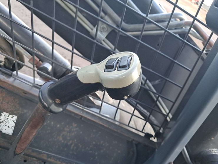 new-holland-l225-image-20