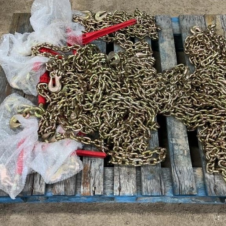 10 3/8X20FT G70 CHAINS & 5 9200LB 3/8-1/2 BINDERS