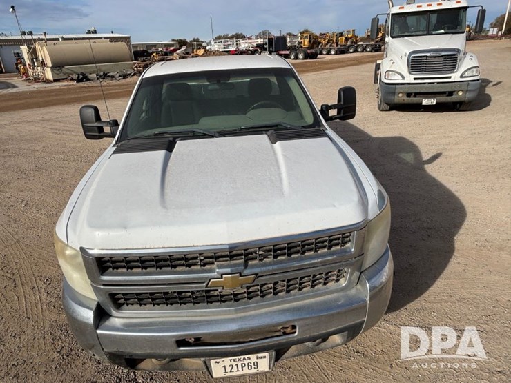 2010-chevrolet-silverado-2500hd-image-13
