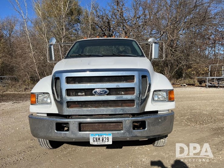 ford-f650-xlt-image-3