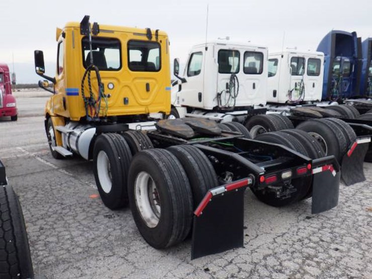 2020-freightliner-cascadia-126-image-12