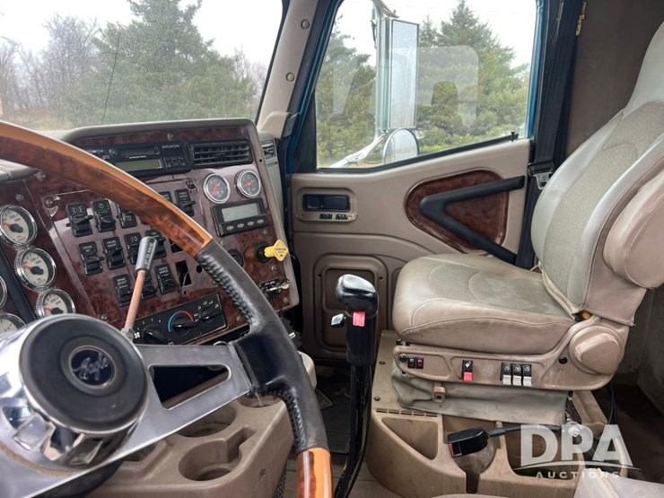 2006-international-9400-eagle-image-21