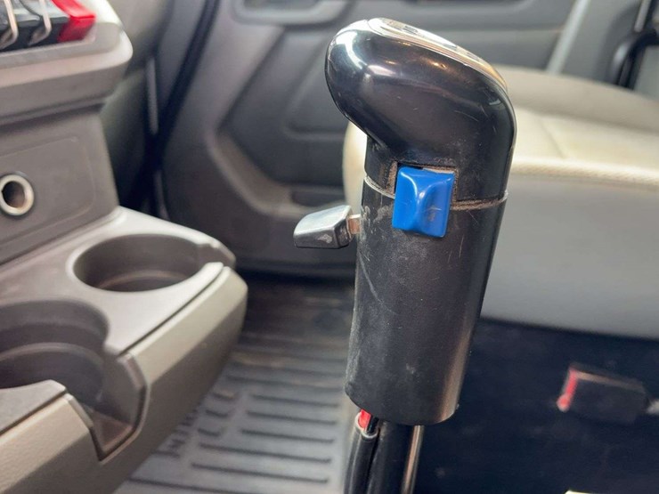 2017-kenworth-t880-image-57