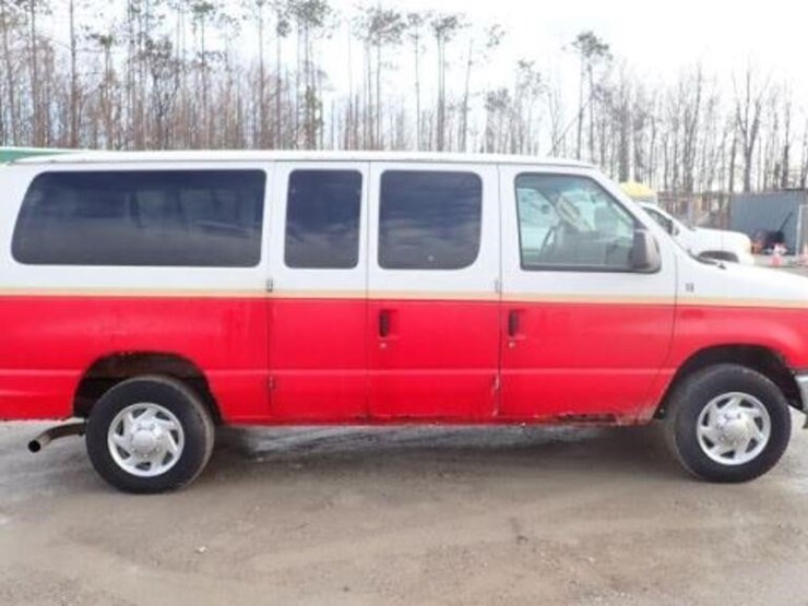 2010-ford-e350-xlt-image-4