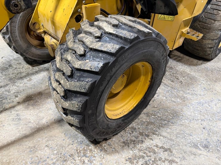 2015-caterpillar-903c-image-12