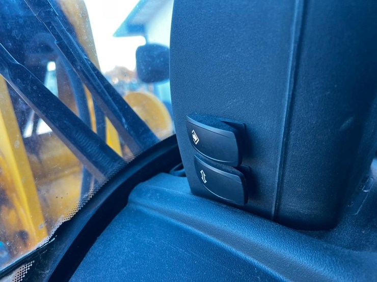 2018-jcb-409-image-26