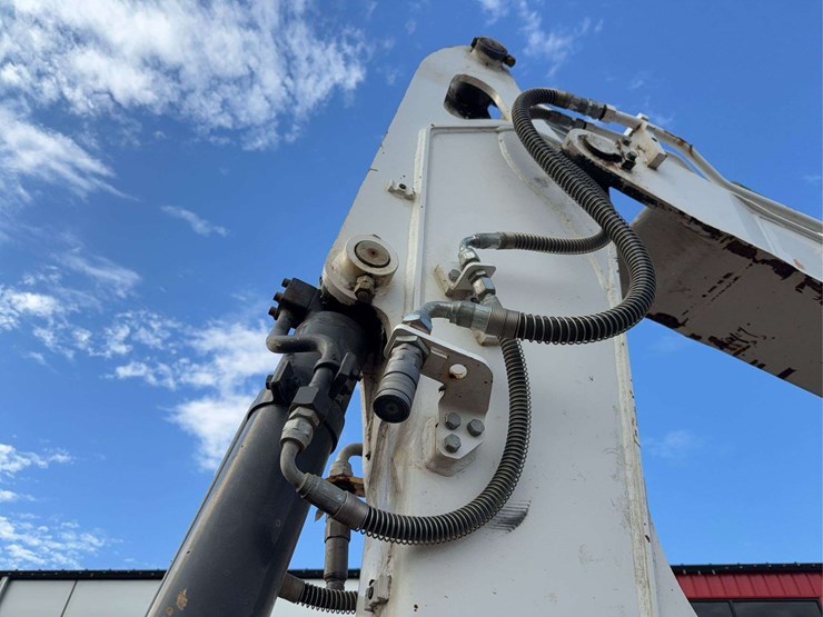 2016-bobcat-e85-image-45