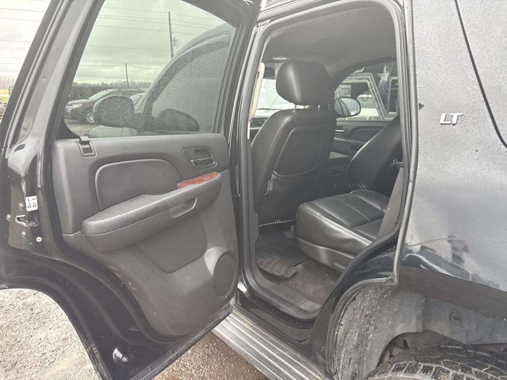 2011-chevrolet-tahoe-lt-image-14