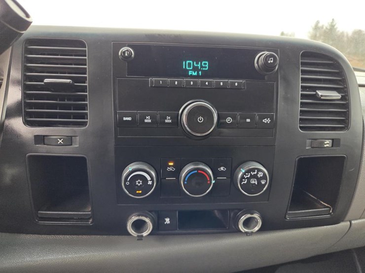 2011-gmc-2500-image-52