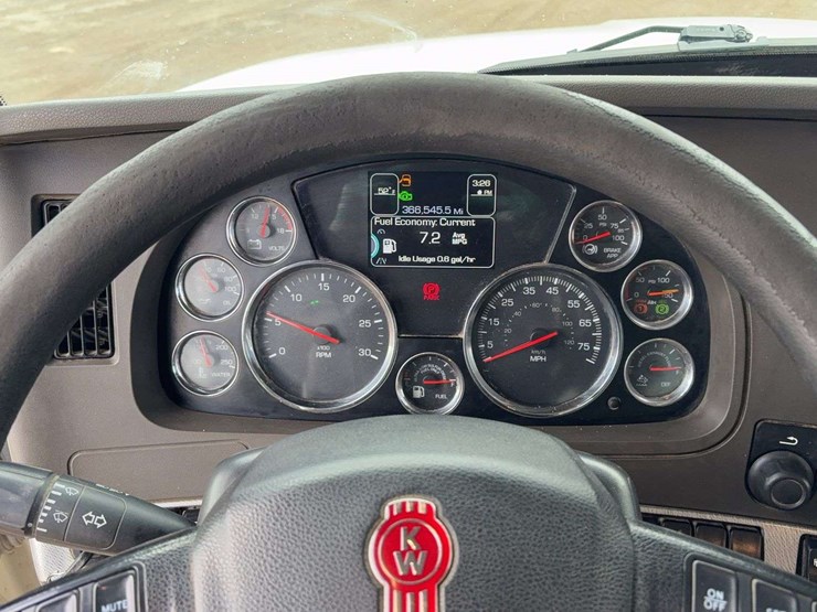 2017-kenworth-t880-image-48