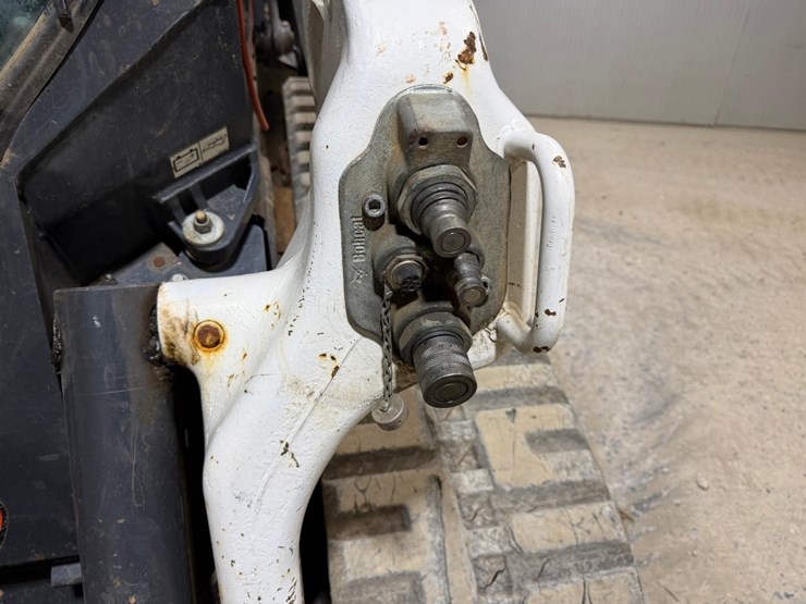 2022-bobcat-t76-image-11