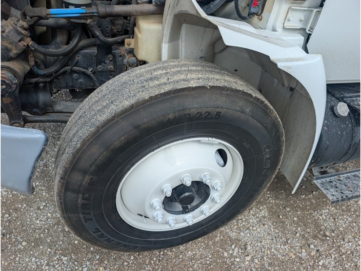 2005-international-durastar-4300-image-19