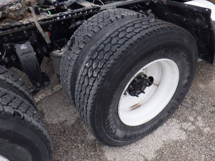 2019-freightliner-cascadia-126-image-7