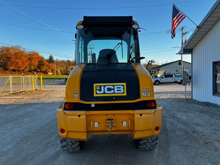 2018-jcb-409-image-4