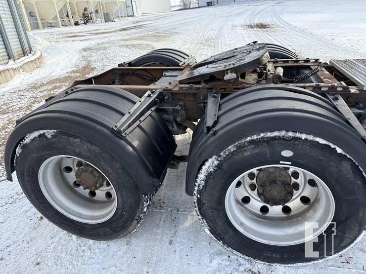 2004-peterbilt-379-image-17