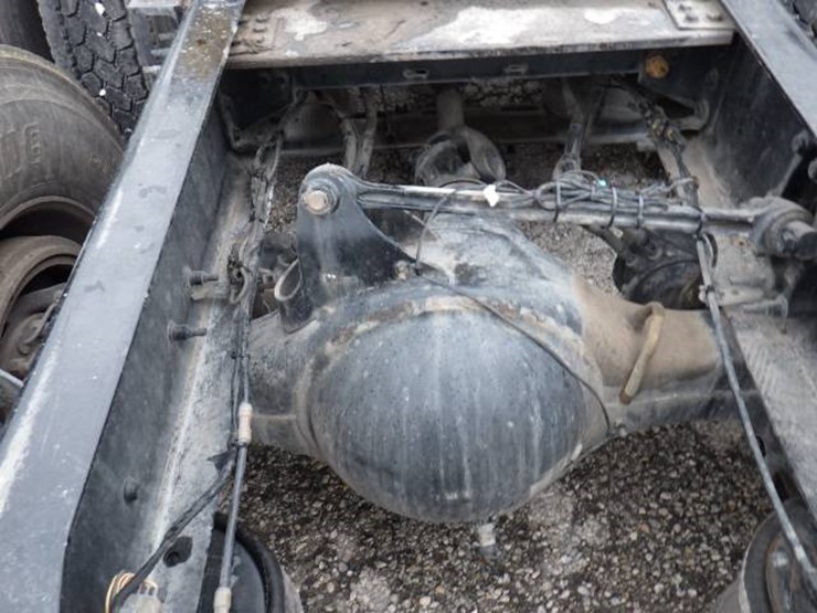 2017-volvo-vnl780-image-10