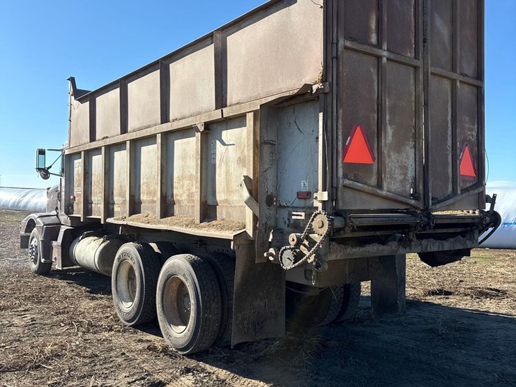 1988-peterbilt-377-image-3